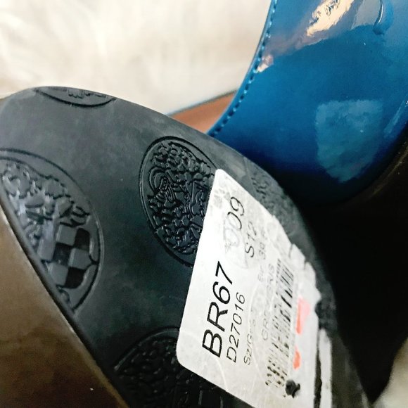 VINCE CAMUTO Ladell Blue Patent Wedges - Picture 3 of 4